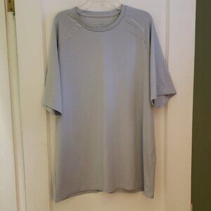 EUC Men's Vineyard Vines Performance t-shirt Large